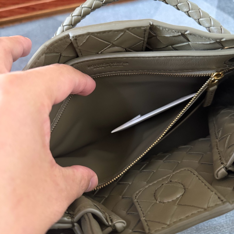 Bv編織羊皮 Small Andiamo 肩背包-9