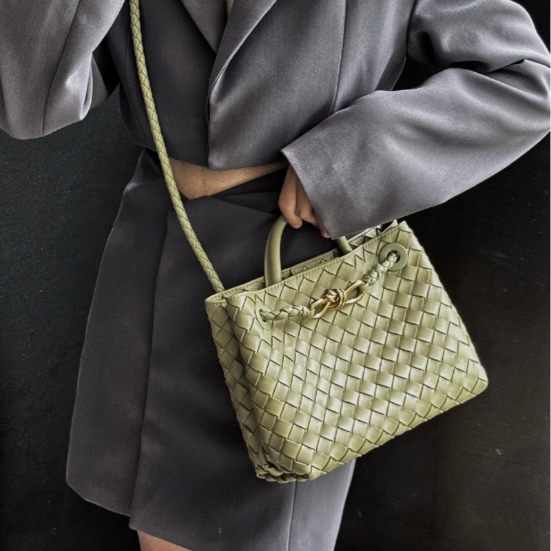 Bv編織羊皮 Small Andiamo 肩背包-11