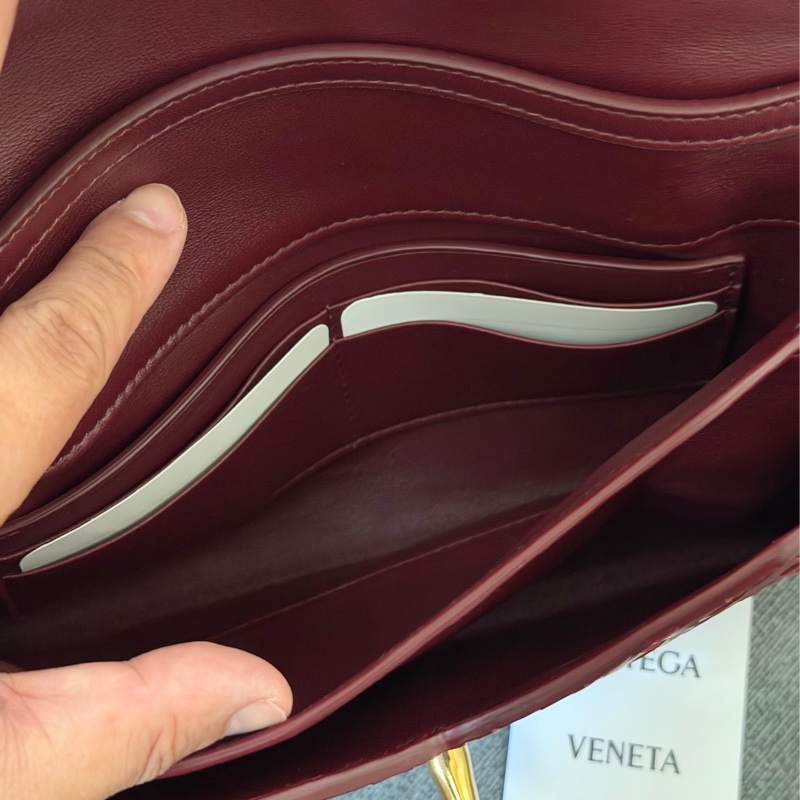 新款Bv信封手提斜背包 巴羅洛酒紅-9