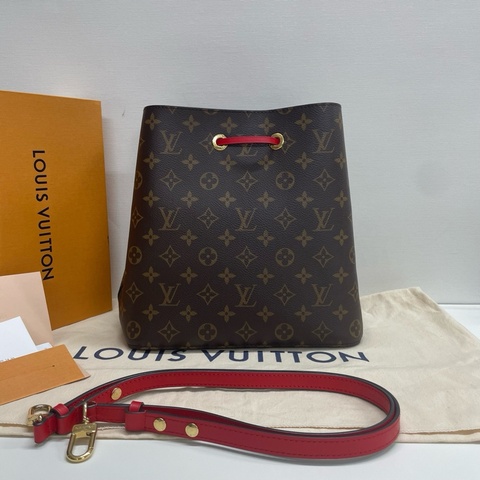 97新LV 路易威登 红水桶 单肩斜挎包 尺寸：26*17*26cm 附件：尘袋