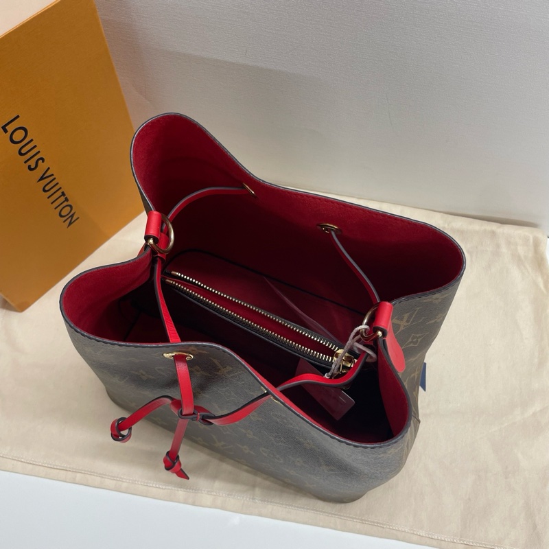 97新LV 路易威登 红水桶 单肩斜挎包 尺寸：26*17*26cm 附件：尘袋-4