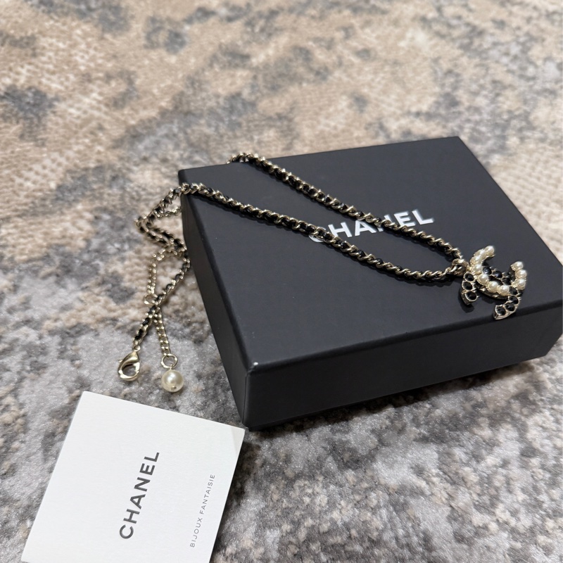 CHANEL經典珍珠黑鑽鑽拼接雙C皮穿鍊項鍊 兩段式調長度 99新-3