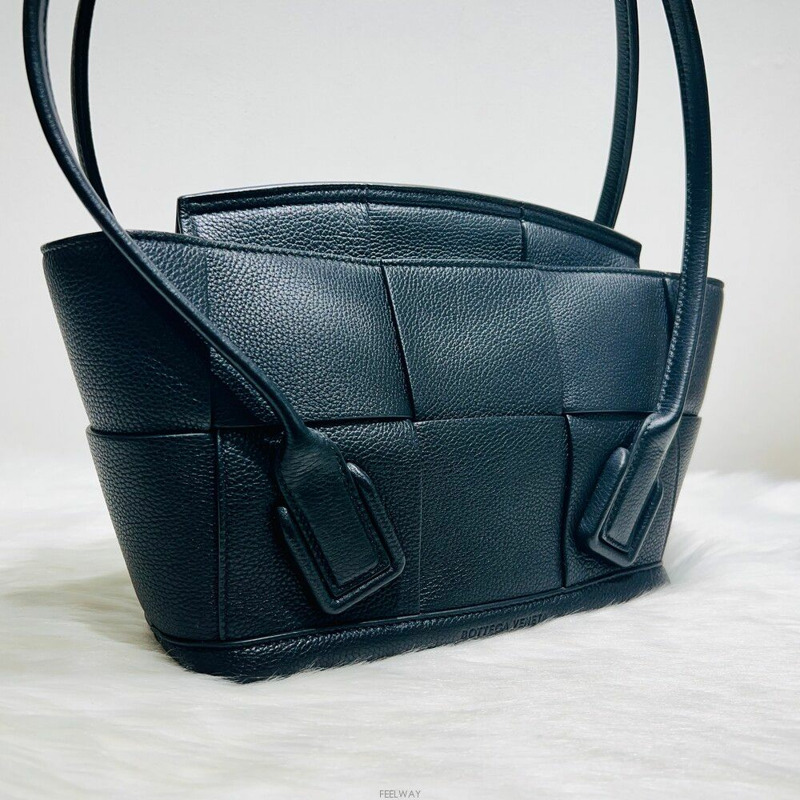 【包稅】BOTTEGA VENETA 黑色 Arco 小號單肩包 575943-6