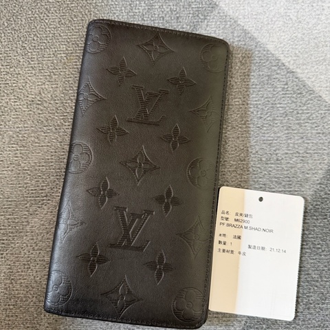 Lv黑花壓紋對開長夾（M62900）芯片款