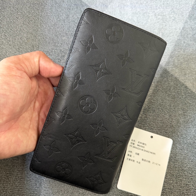 Lv黑花壓紋對開長夾（M62900）芯片款-1