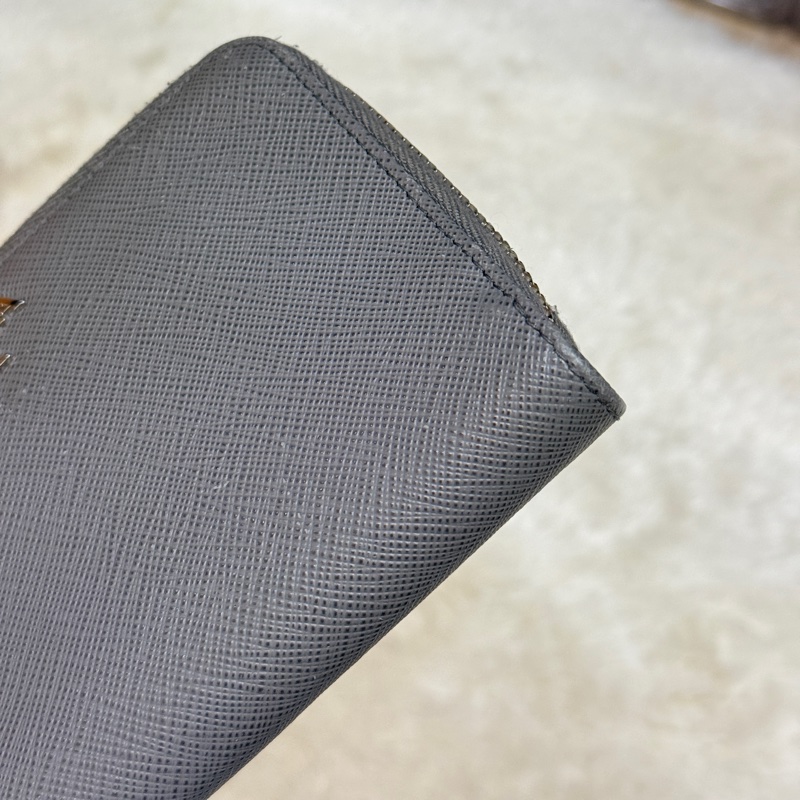 年前出清價甜賣一週🔥Prada正櫃款 石墨灰色 荔紋牛皮 拉鏈錢包 中夾 短夾 有零錢袋-5