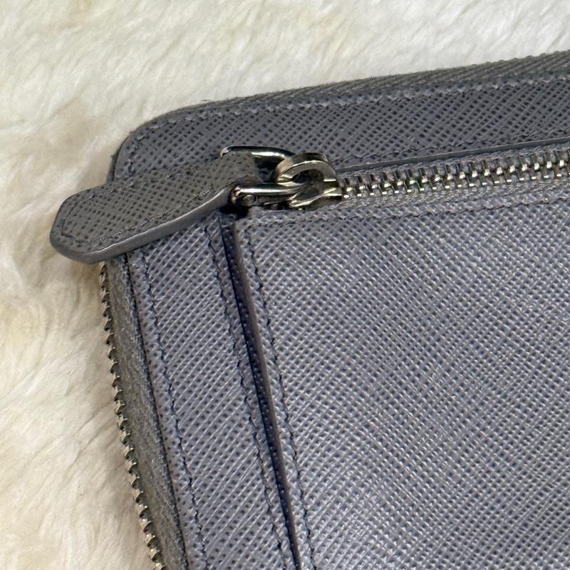 年前出清價甜賣一週🔥Prada正櫃款 石墨灰色 荔紋牛皮 拉鏈錢包 中夾 短夾 有零錢袋-15