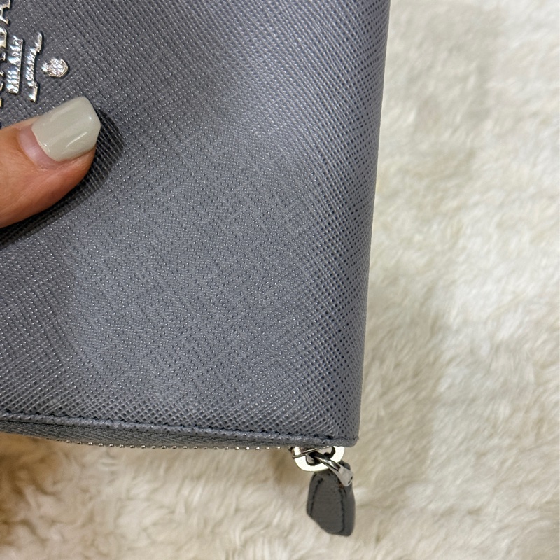 年前出清價甜賣一週🔥Prada正櫃款 石墨灰色 荔紋牛皮 拉鏈錢包 中夾 短夾 有零錢袋-27