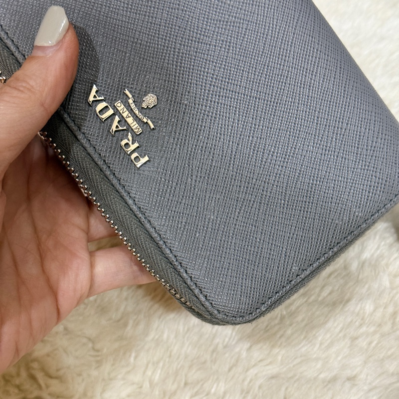 年前出清價甜賣一週🔥Prada正櫃款 石墨灰色 荔紋牛皮 拉鏈錢包 中夾 短夾 有零錢袋-28