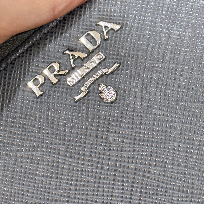 年前出清價甜賣一週🔥Prada正櫃款 石墨灰色 荔紋牛皮 拉鏈錢包 中夾 短夾 有零錢袋-29