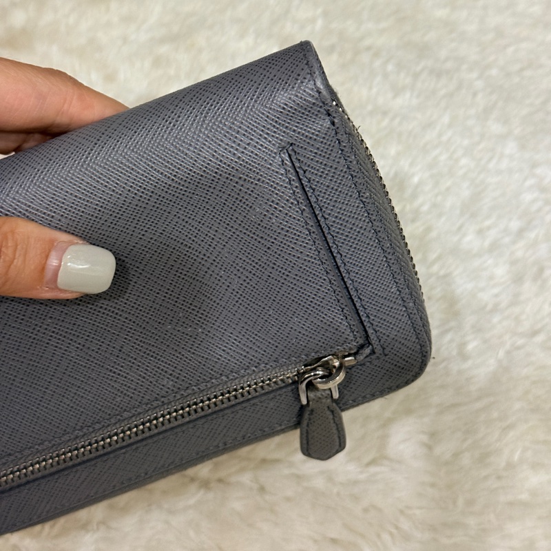 年前出清價甜賣一週🔥Prada正櫃款 石墨灰色 荔紋牛皮 拉鏈錢包 中夾 短夾 有零錢袋-33