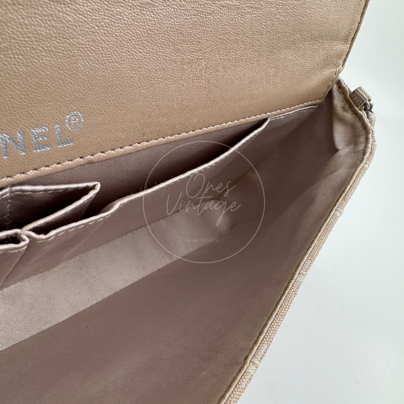 [Pre-owned] Chanel Beige Nylon Travel Line Chocolate Bar Bag-16
