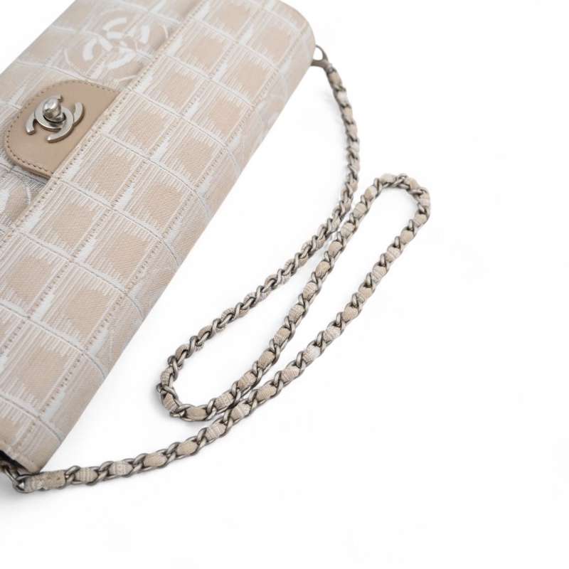 [Pre-owned] Chanel Beige Nylon Travel Line Chocolate Bar Bag-17