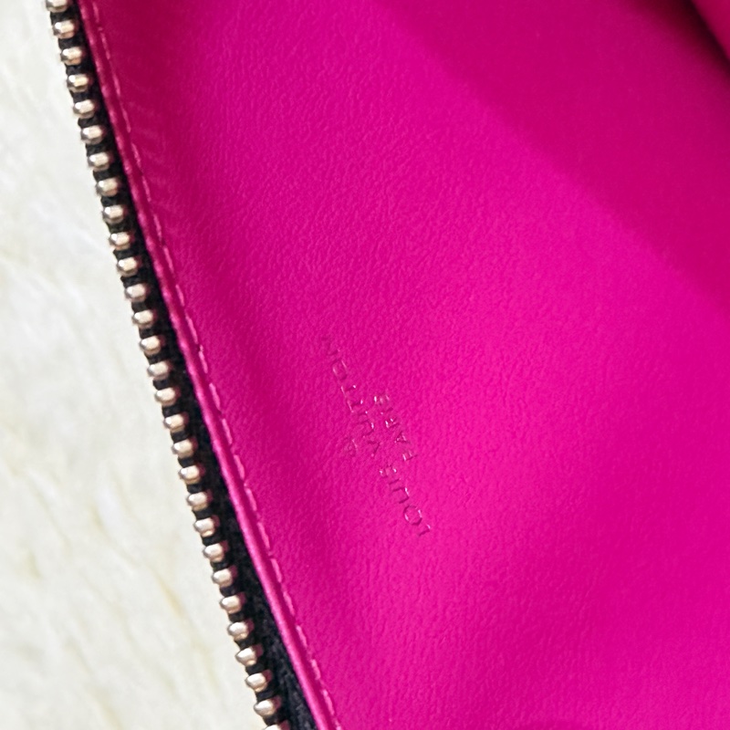 未使用品✨LV黑色 拉鍊長夾 扁長夾 零錢包 鈔票可放不需對折-14