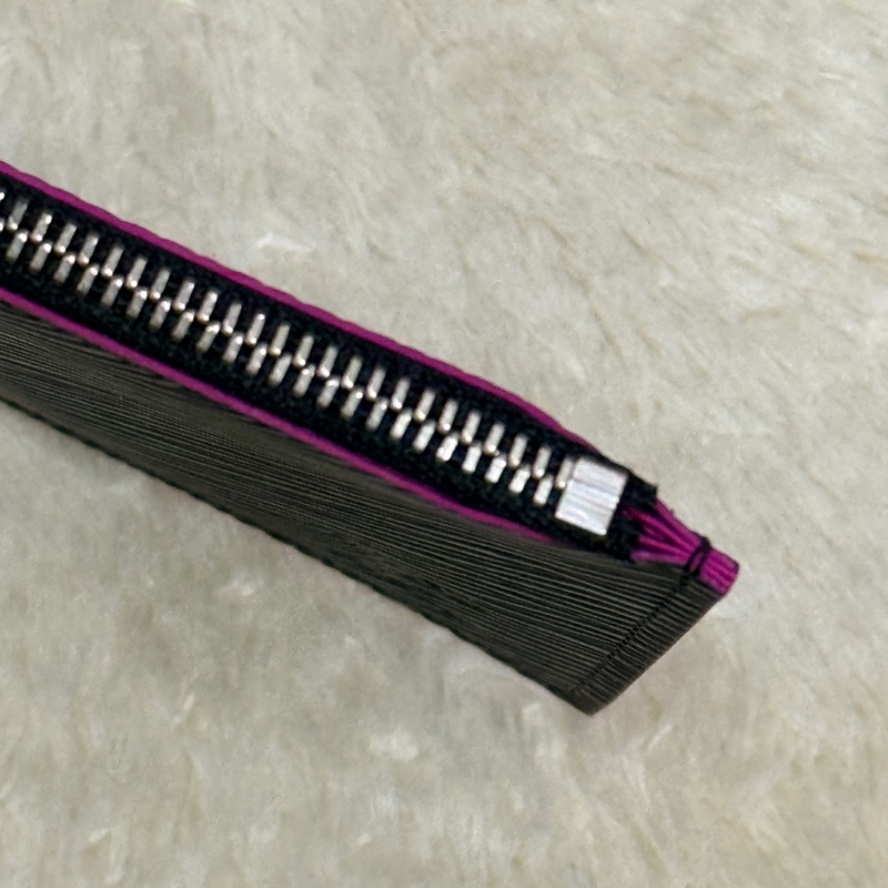 未使用品✨LV黑色 拉鍊長夾 扁長夾 零錢包 鈔票可放不需對折-25