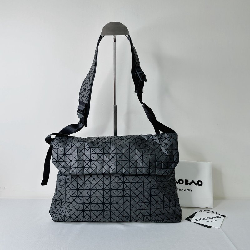 BAOBAO 三宅一生 翻蓋斜背包-0