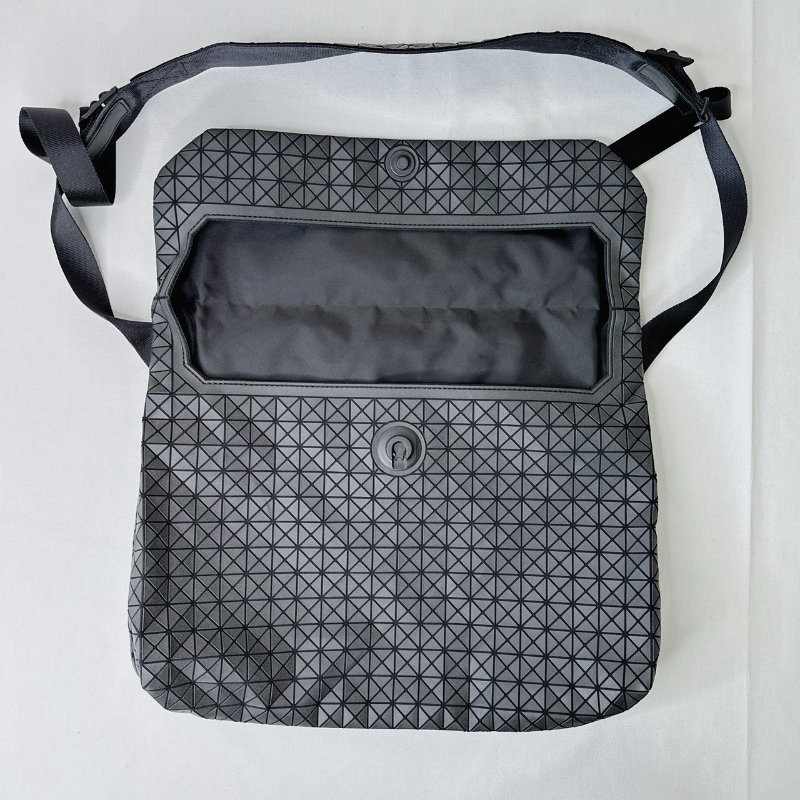 BAOBAO 三宅一生 翻蓋斜背包-6