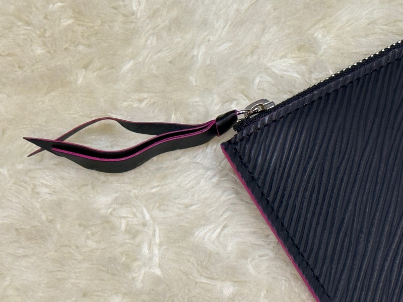 未使用品✨LV黑色 拉鍊長夾 扁長夾 零錢包 鈔票可放不需對折-4
