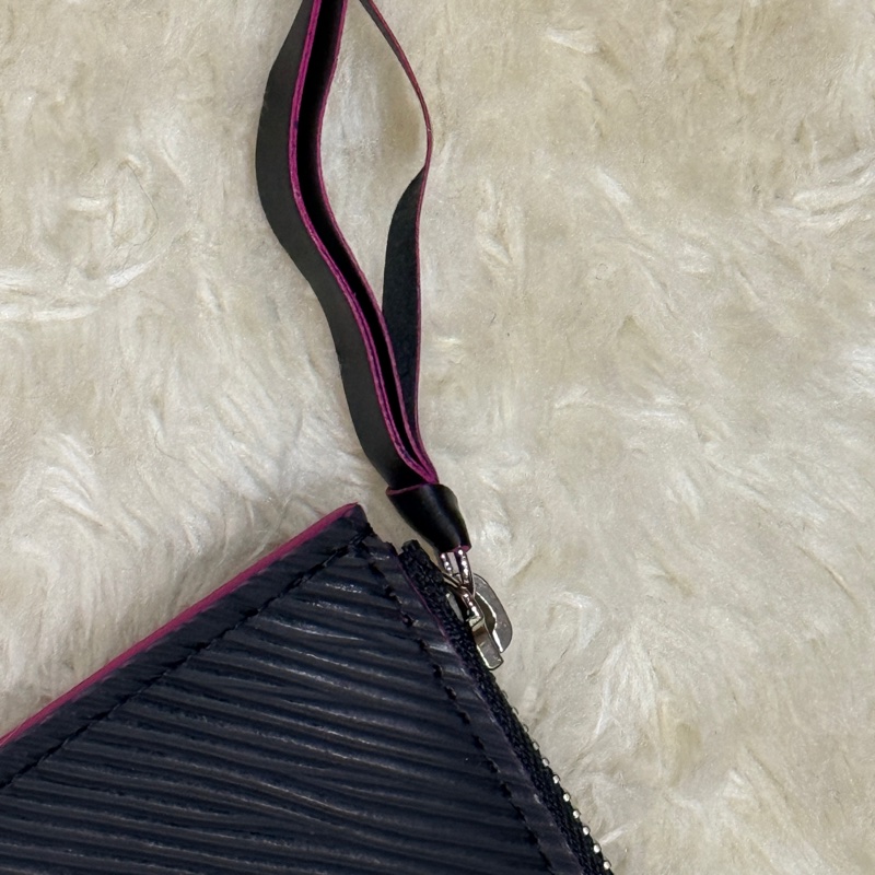 未使用品✨LV黑色 拉鍊長夾 扁長夾 零錢包 鈔票可放不需對折-21