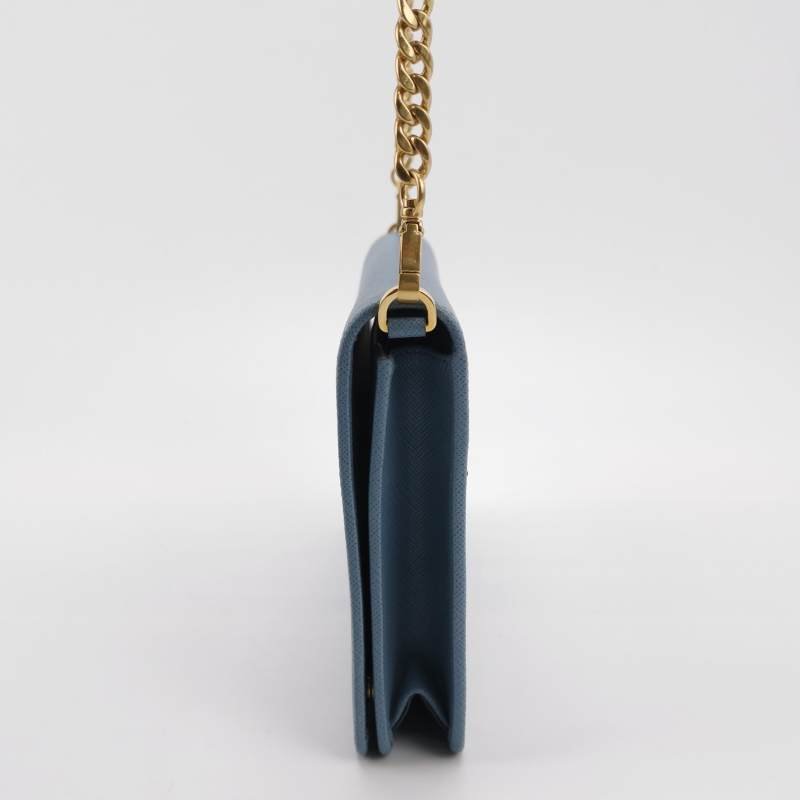 Prada牛皮純色字母Logo斜挎包單肩包-2