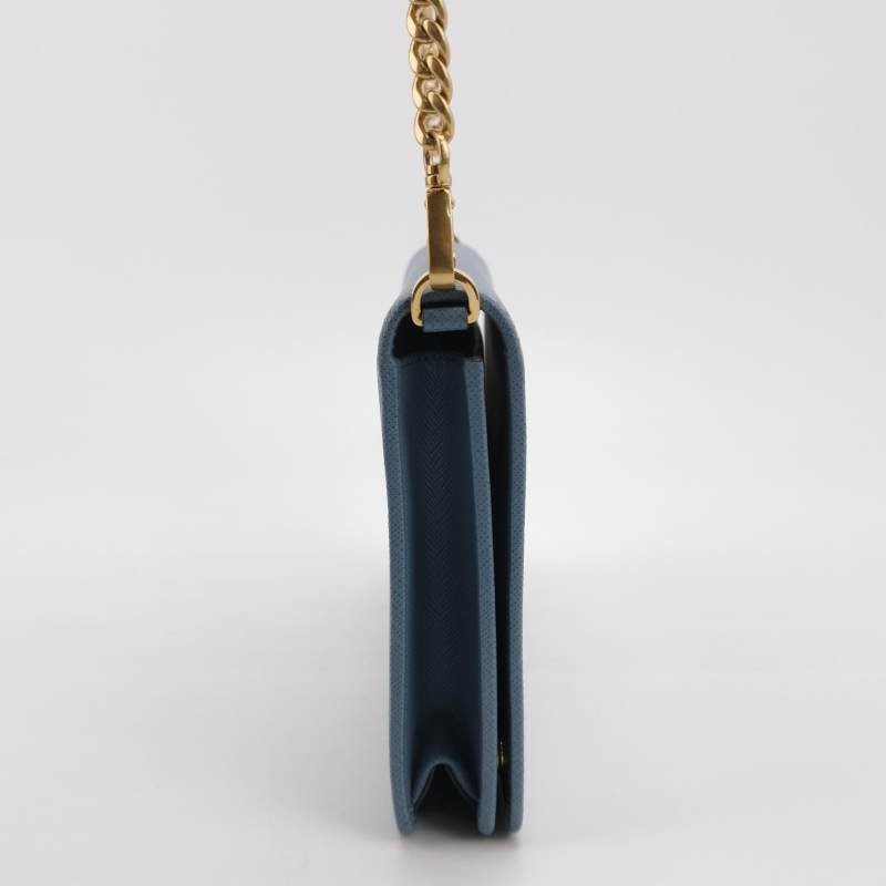 Prada牛皮純色字母Logo斜挎包單肩包-3