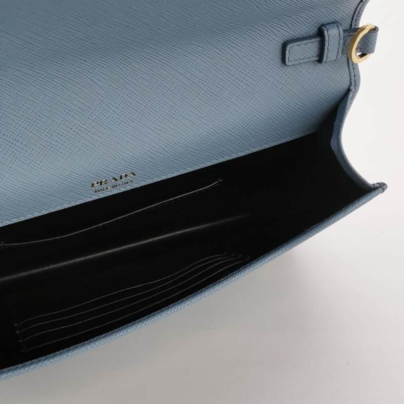 Prada牛皮純色字母Logo斜挎包單肩包-6