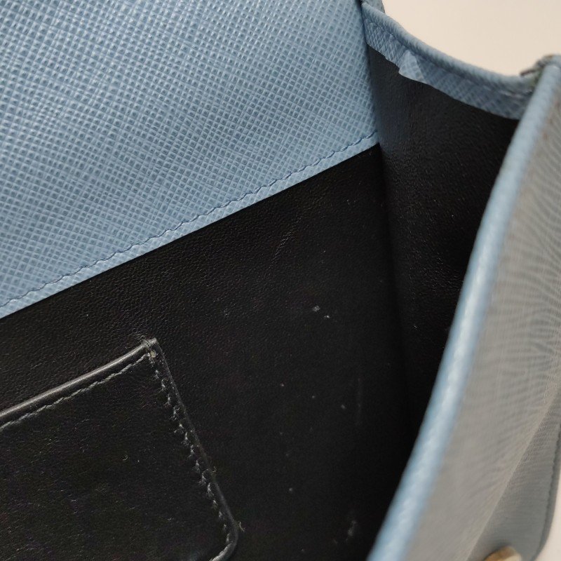 Prada牛皮純色字母Logo斜挎包單肩包-9