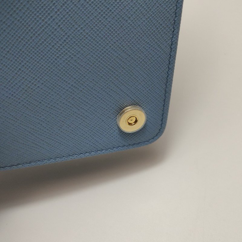 Prada牛皮純色字母Logo斜挎包單肩包-11