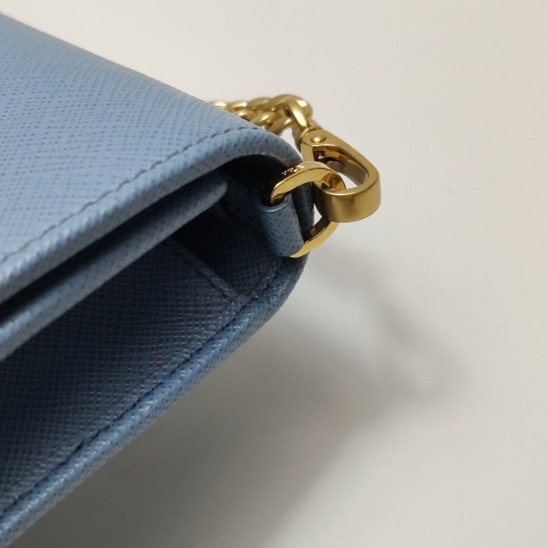 Prada牛皮純色字母Logo斜挎包單肩包-12