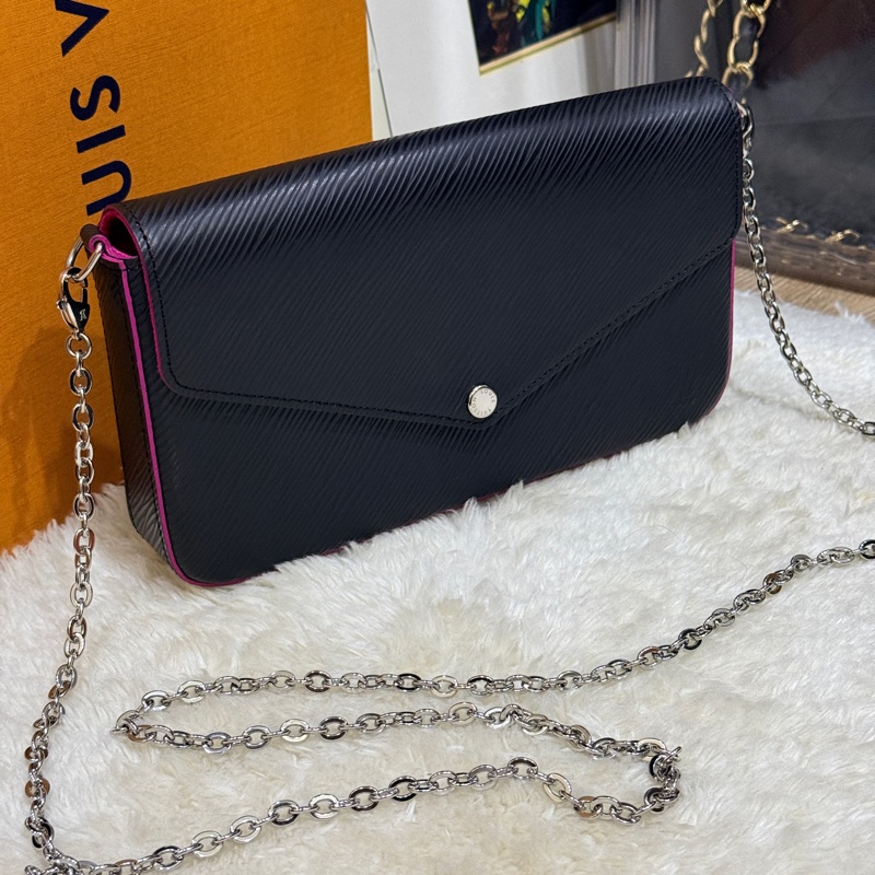 未使用品✨LV黑色斜背包 水波紋 耐用耐磨  可放大手機 護照 輕便容量夠 出國好用✈️-0