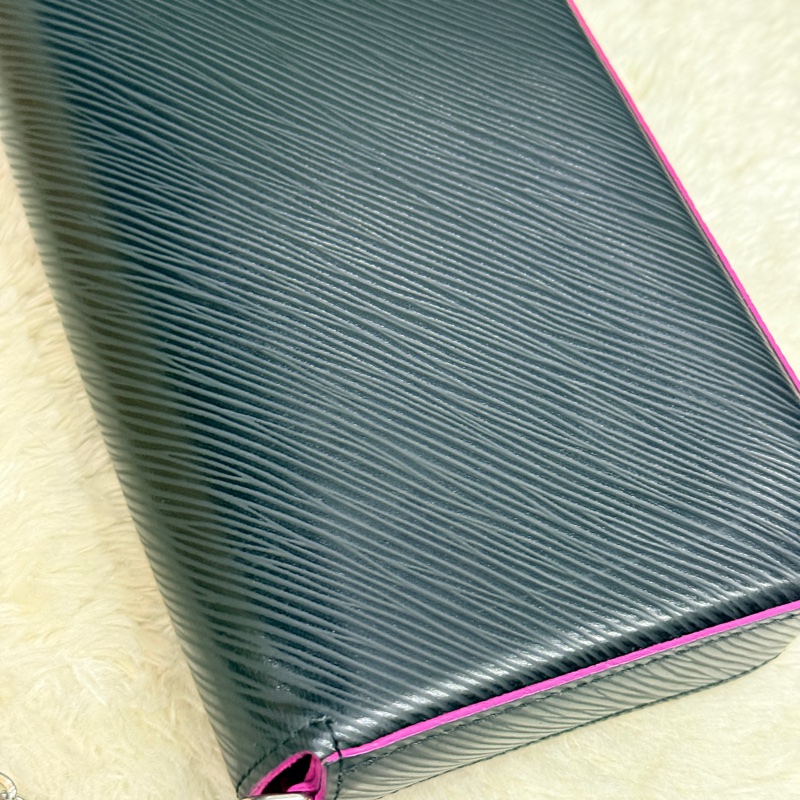 未使用品✨LV黑色斜背包 水波紋 耐用耐磨  可放大手機 護照 輕便容量夠 出國好用✈️-7