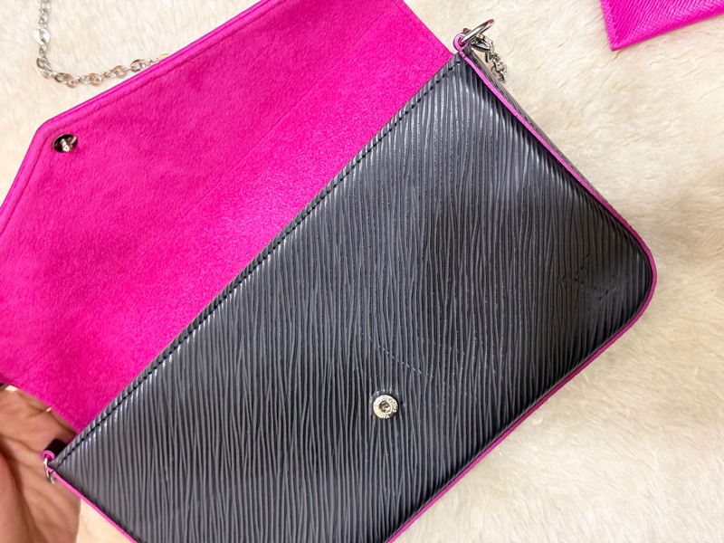 未使用品✨LV黑色斜背包 水波紋 耐用耐磨  可放大手機 護照 輕便容量夠 出國好用✈️-18