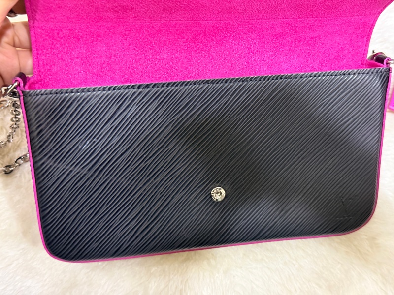 未使用品✨LV黑色斜背包 水波紋 耐用耐磨  可放大手機 護照 輕便容量夠 出國好用✈️-19