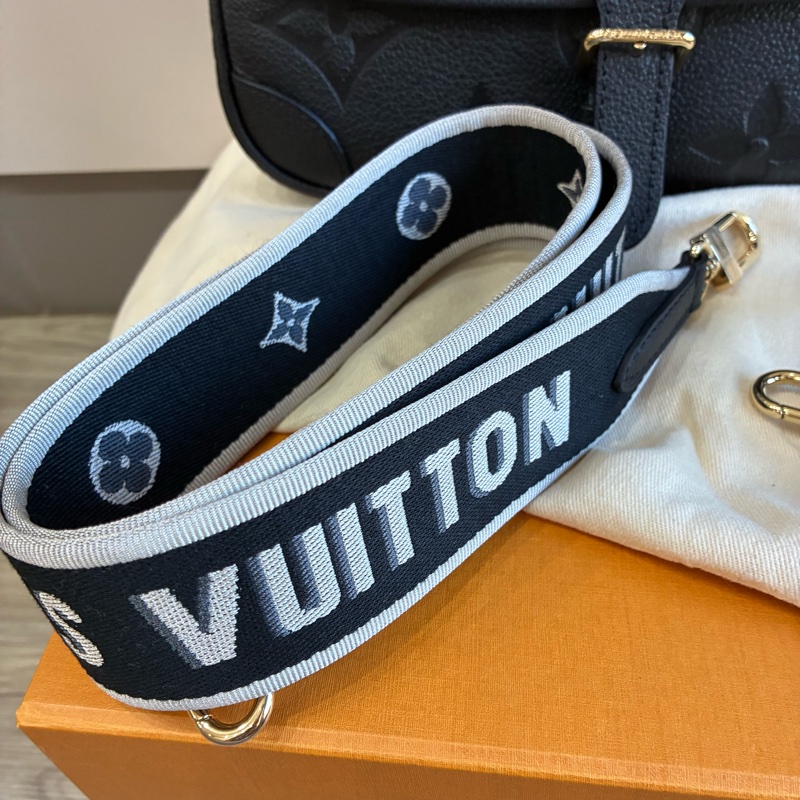 LV 黑色全皮 法棍包 M46386 全新-1