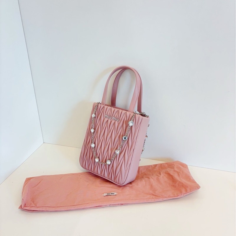 【99新未使用🆕】MiuMiu 新款粉色 鑽石💎皺摺mini tote琴譜包 手提包-2