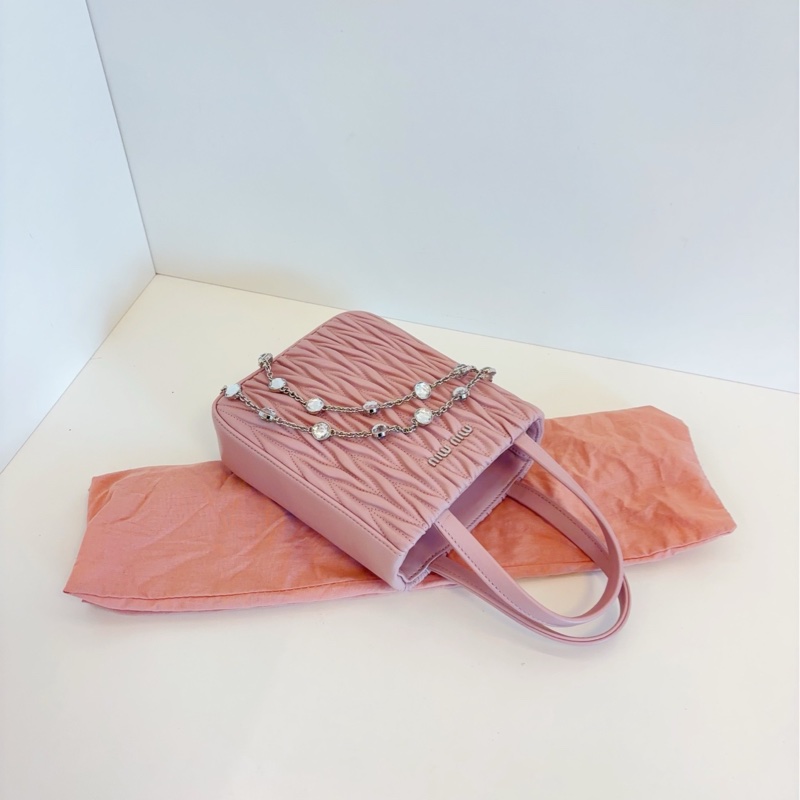 【99新未使用🆕】MiuMiu 新款粉色 鑽石💎皺摺mini tote琴譜包 手提包-4