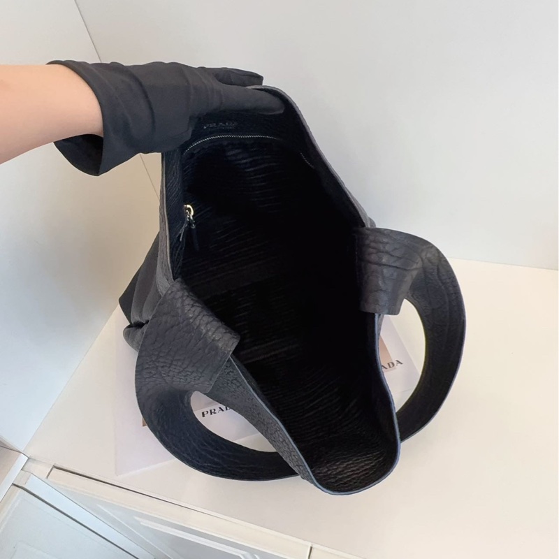 【99新🆕】Prada 秀款黑武士🥷Threesis Bag全黑全皮徽標僧侶包 單肩包-6