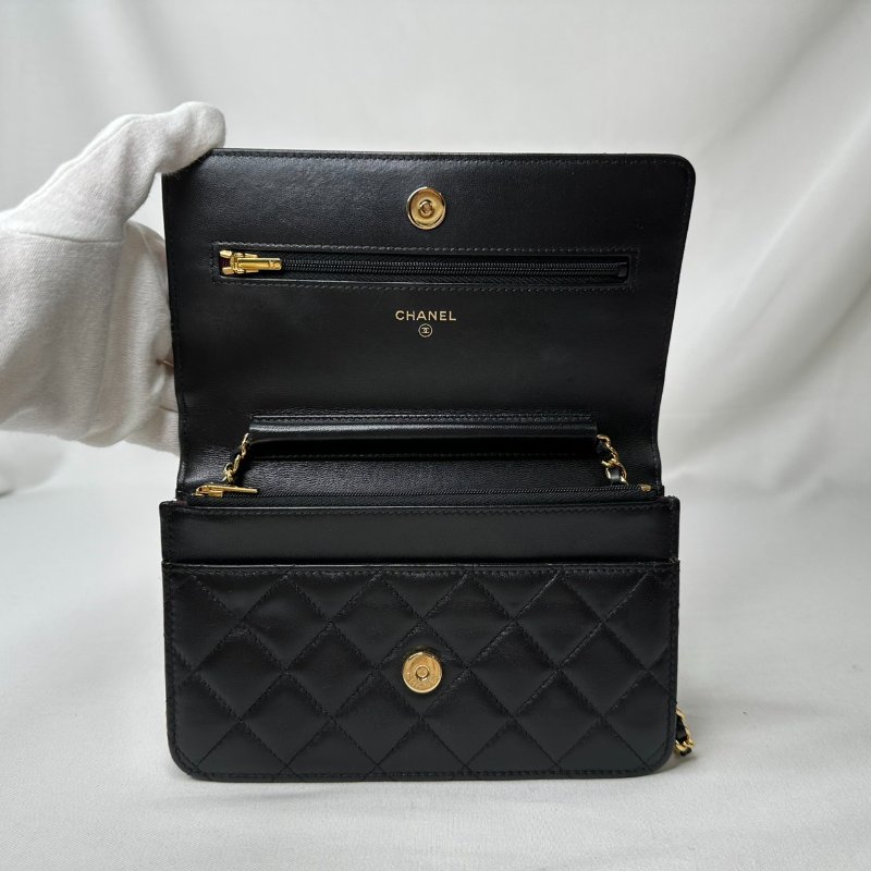 CHANEL 黑金小羊皮woc鏈帶包-6
