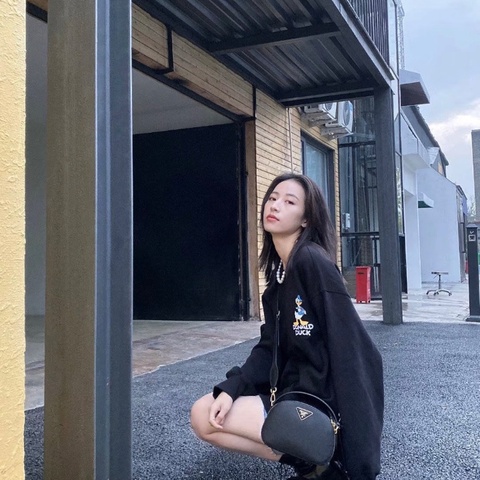 PRADA OdetteSaffiano黑金十字紋牛皮手提肩背斜背包21*14*6 98新配件塵袋保卡