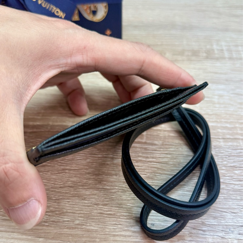 Prada 黑色金釦掛頸證件套名片夾-11