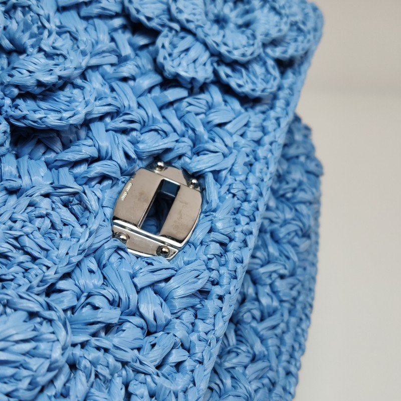 Miu Miu Miu Crystal系列純色金屬扣珩縫鑽飾斜挎包單肩包-11