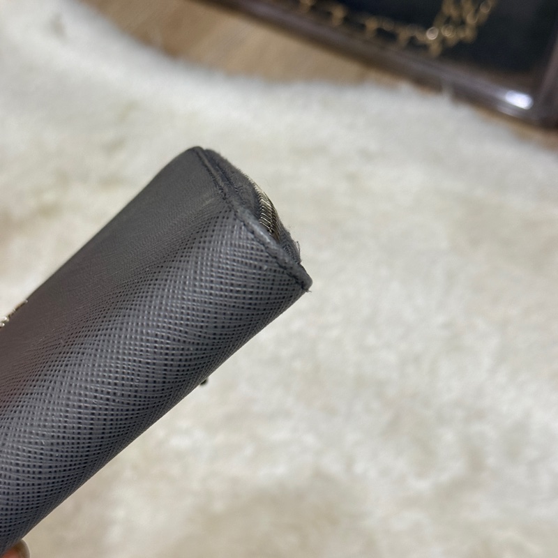 年前出清價甜賣一週🔥 Prada正櫃款 石墨灰色 荔紋牛皮 拉鏈錢包 中夾 短夾有零錢袋-6