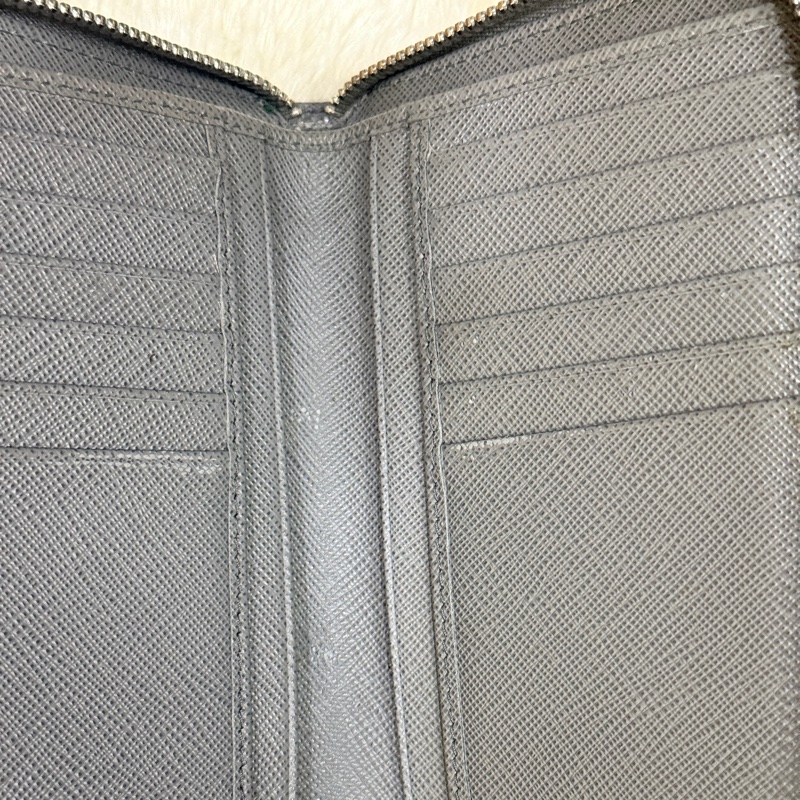 年前出清價甜賣一週🔥 Prada正櫃款 石墨灰色 荔紋牛皮 拉鏈錢包 中夾 短夾有零錢袋-12