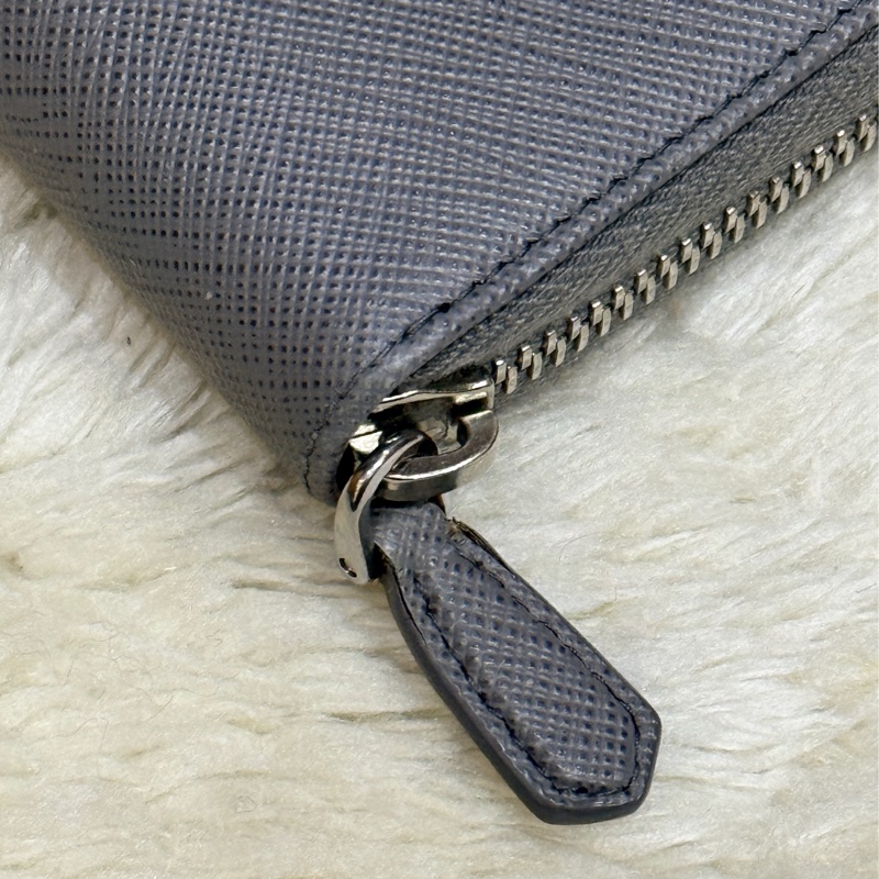 年前出清價甜賣一週🔥 Prada正櫃款 石墨灰色 荔紋牛皮 拉鏈錢包 中夾 短夾有零錢袋-19