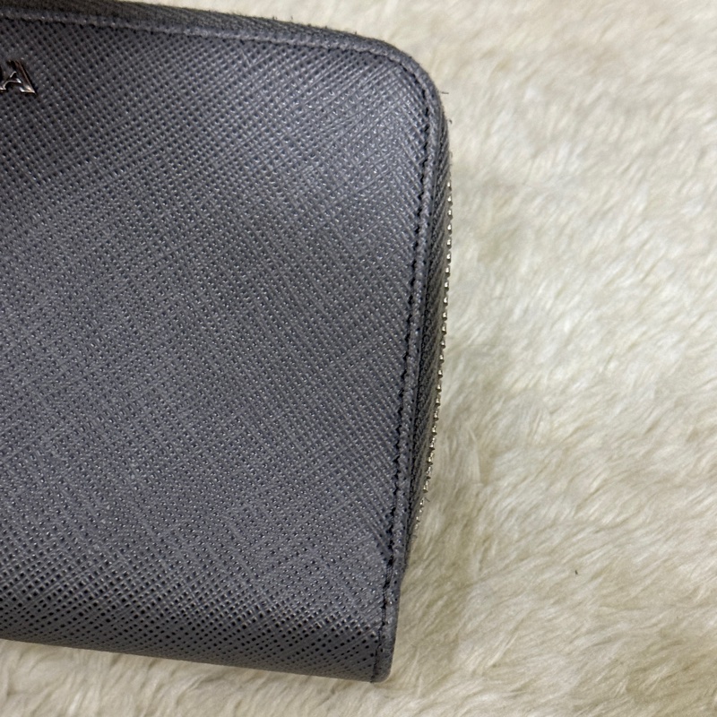 年前出清價甜賣一週🔥 Prada正櫃款 石墨灰色 荔紋牛皮 拉鏈錢包 中夾 短夾有零錢袋-28
