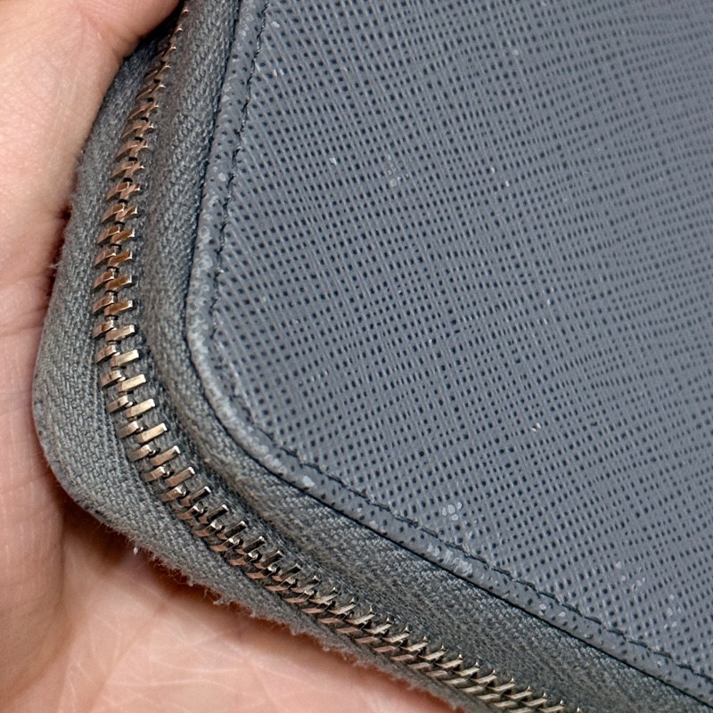 年前出清價甜賣一週🔥 Prada正櫃款 石墨灰色 荔紋牛皮 拉鏈錢包 中夾 短夾有零錢袋-37