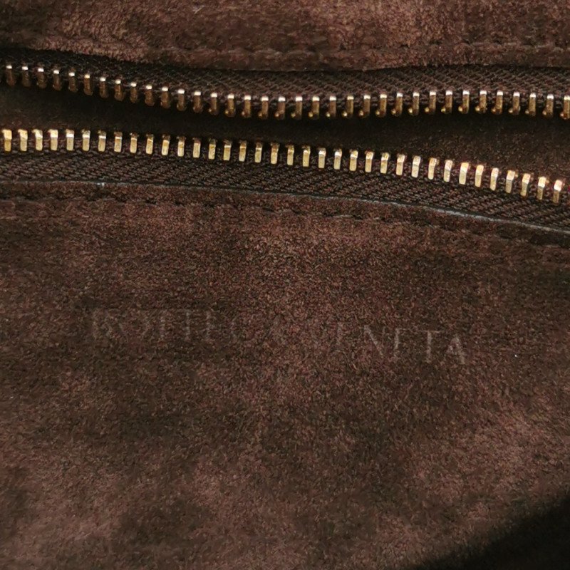 Bottega Veneta Cassette翻毛皮純色Intreccio編織斜挎包單肩包-7