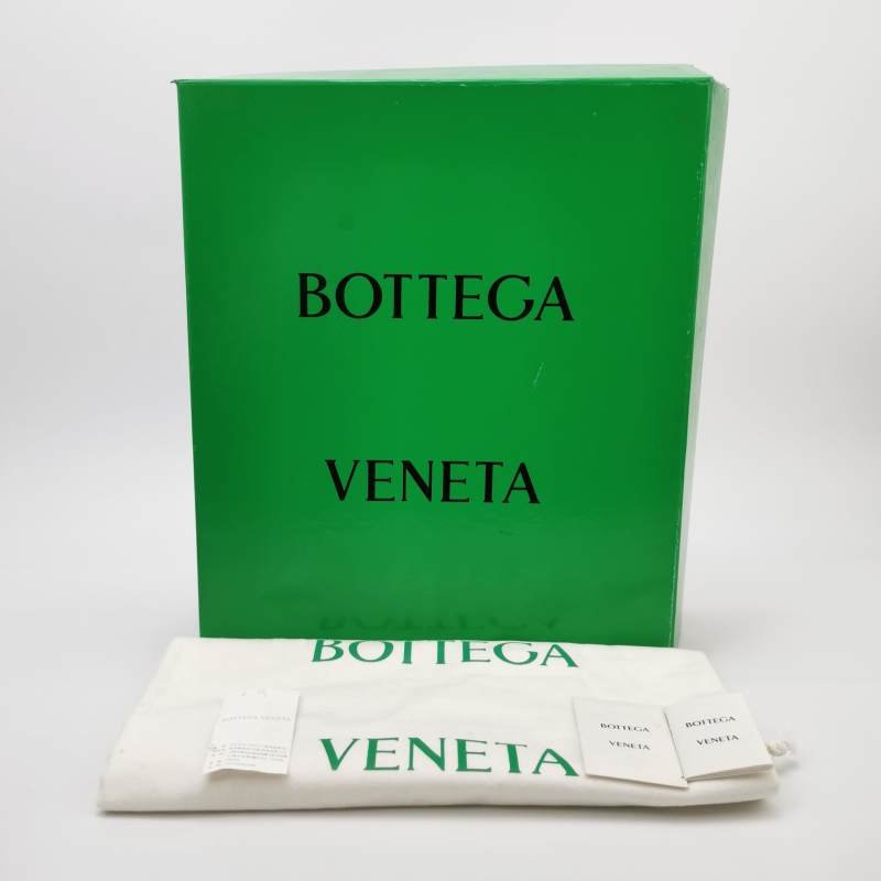Bottega Veneta Cassette翻毛皮純色Intreccio編織斜挎包單肩包-9