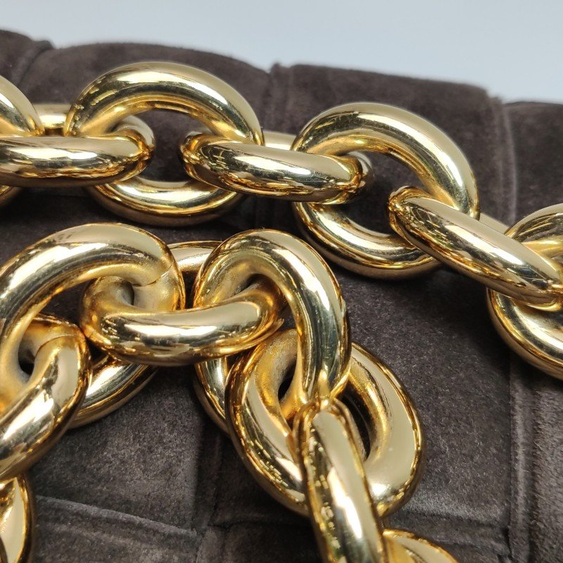 Bottega Veneta Cassette翻毛皮純色Intreccio編織斜挎包單肩包-11