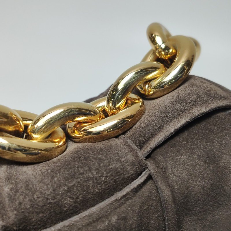 Bottega Veneta Cassette翻毛皮純色Intreccio編織斜挎包單肩包-14